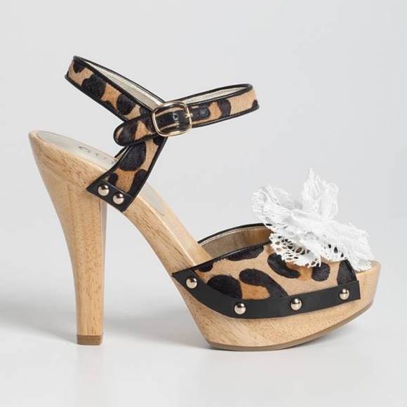 GUESS!! VELARE ANIMAL PRINT NETTED ROSETTE HEELS - Picture 2 of 4